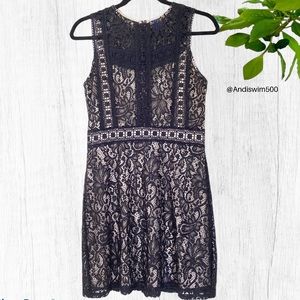 Disney Beauty & the Beast Lace Dress; Juniors M